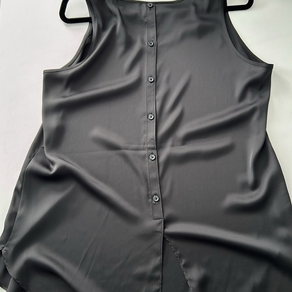 Loft Shell/tank sheer buttons down center back L like new condition - Picture 7 of 7